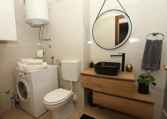 Sea Charm Apartment *